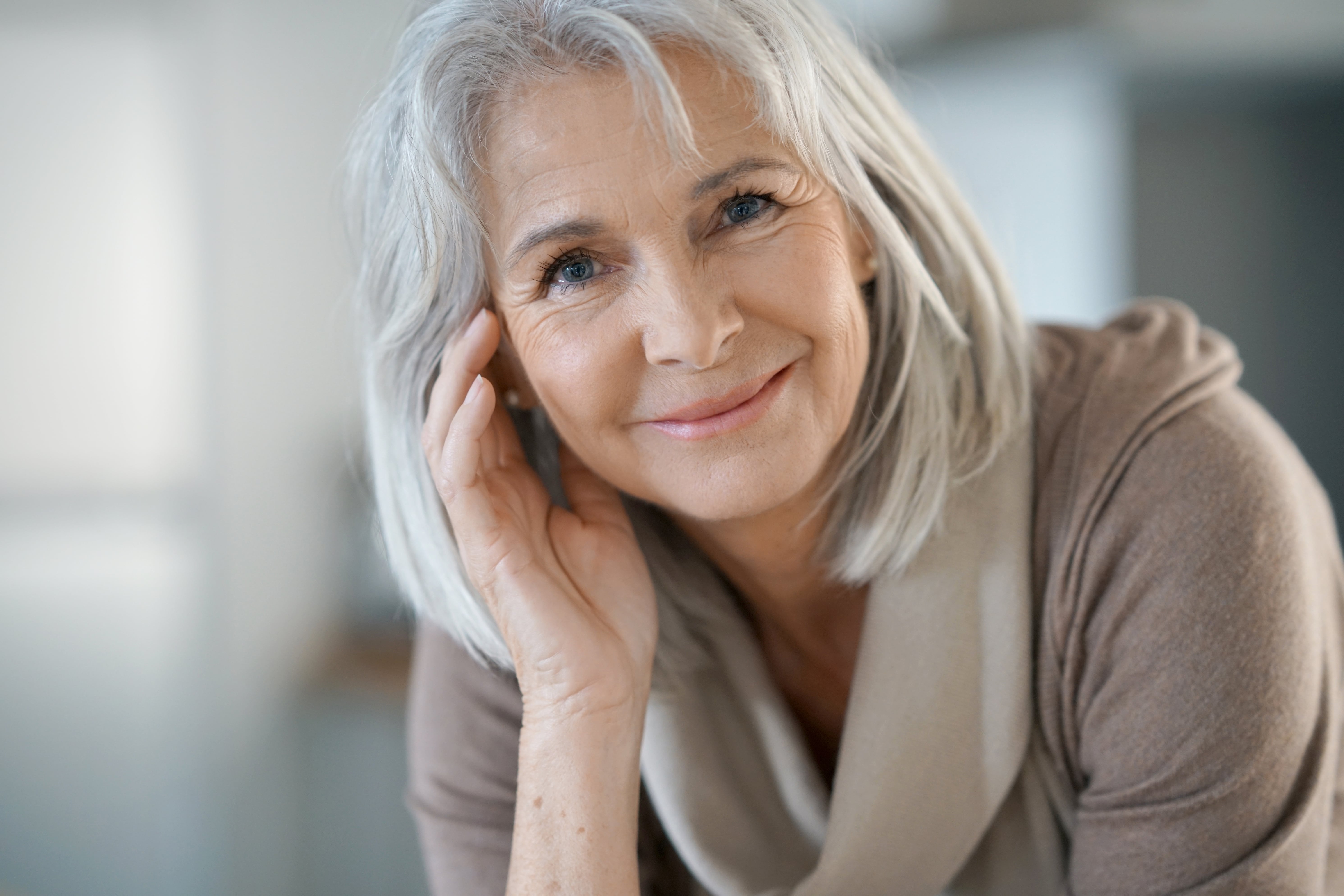 Older woman full. Женщина среднего возраста. Красивые женщины в возрасте. Красивая пожилая женщина. Красивые старые женщины.